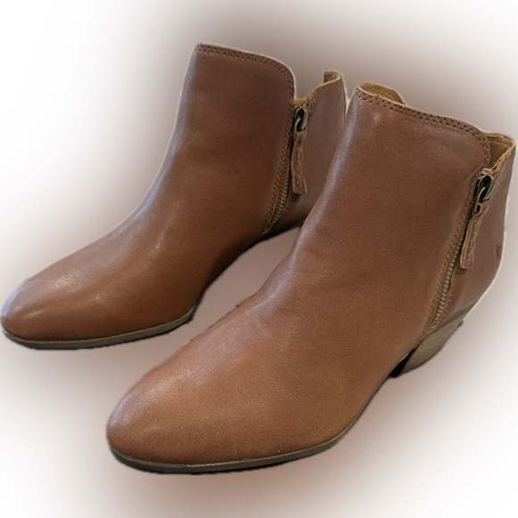 NEW FRYE leather booties SIZE 8 - Picture 2 of 6